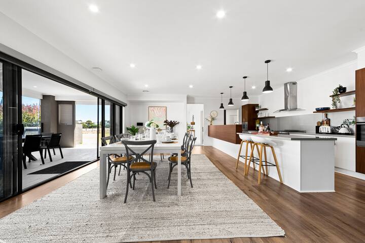 10BR great ocean farmstay for 20people gallery image 5