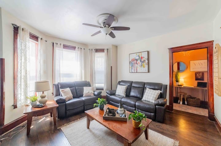 Your Relaxing Space Away From Home - Chicago