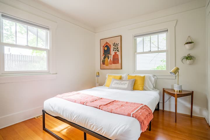 E thjeshtë, e qetë dhe e projektuar për një gjumë të shkëlqyer.