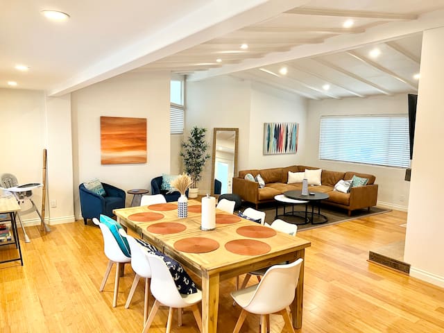 Family Beach House AC Backyard BBQ—1 block 2 sand