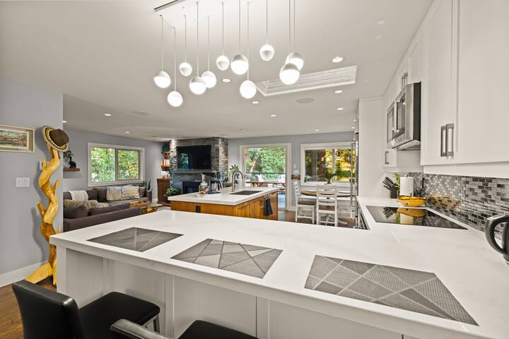 Highlands Oasis BC gallery image 5