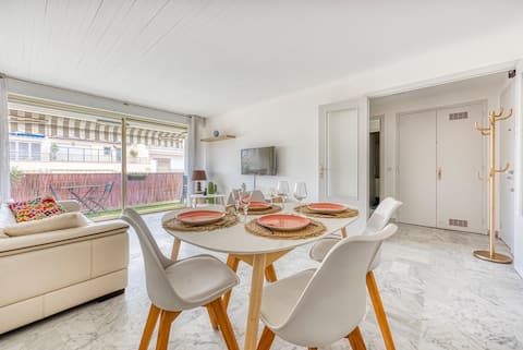 Popular Airbnb listing: T2 in the heart of Juan-les-Pins in Antibes