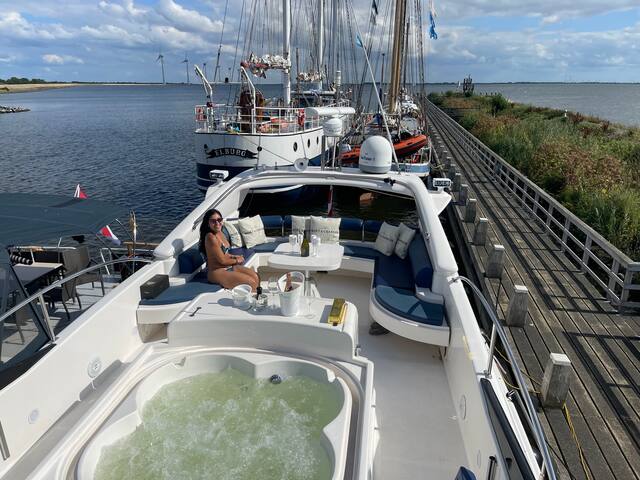 Yacht The River gallery image 3