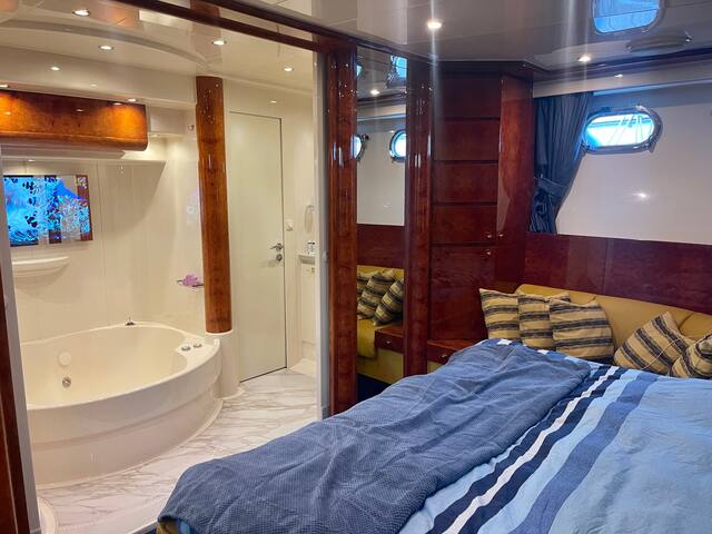 Yacht The River gallery image 5