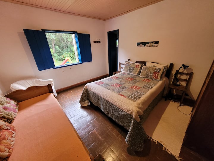 Backyard apartment, 1 double bed, 1 single bed and private bathroom