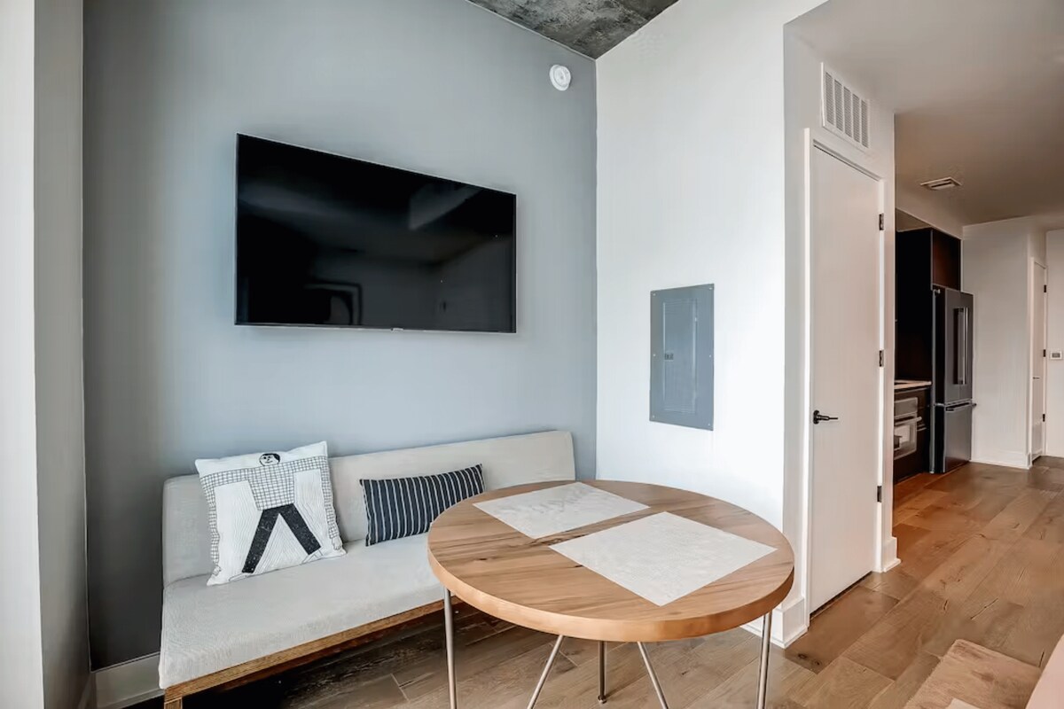 18th Floor Studio Suite Downtown Luxury High Rise