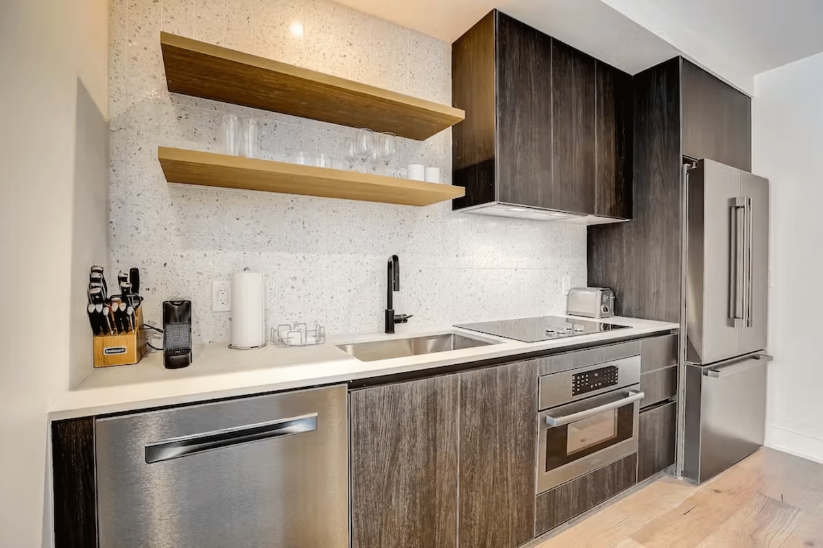 18th Floor Studio Suite Downtown Luxury High Rise