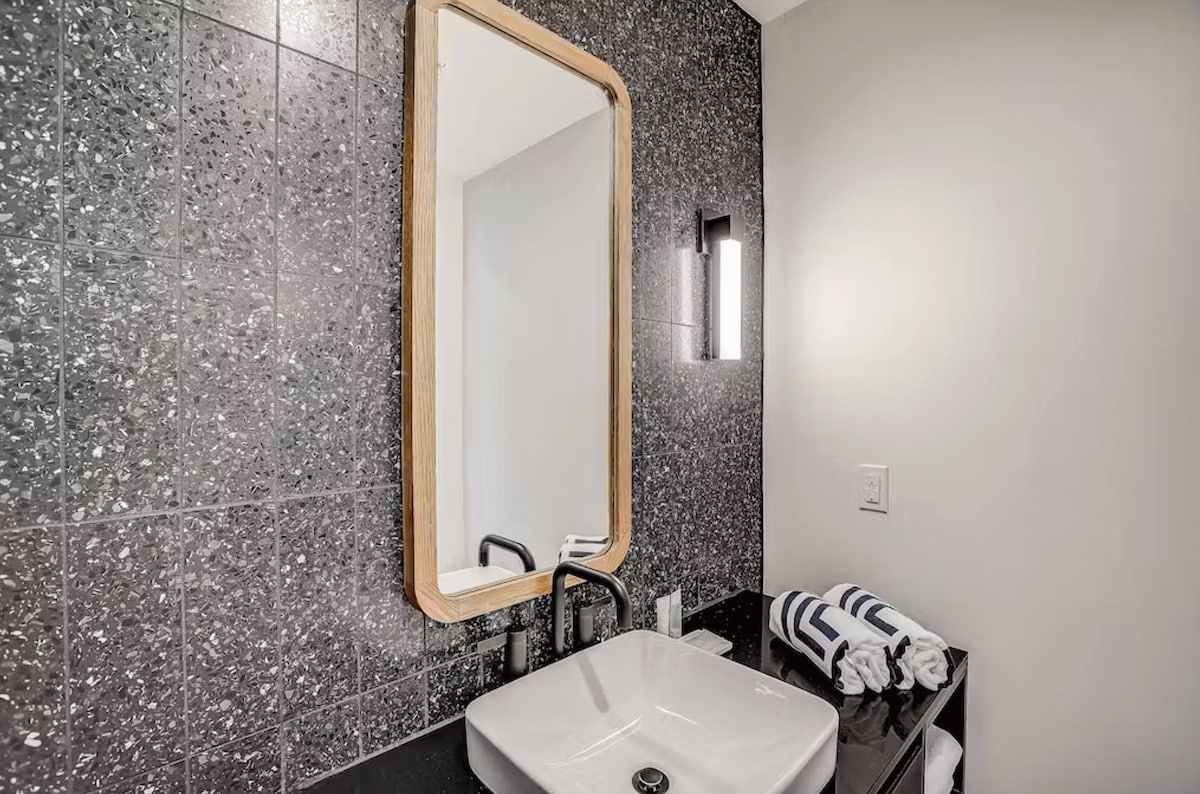 18th Floor Studio Suite Downtown Luxury High Rise