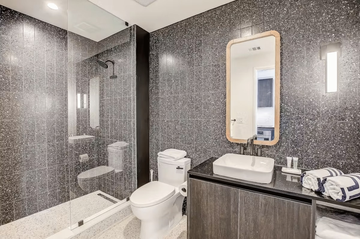 18th Floor Studio Suite Downtown Luxury High Rise