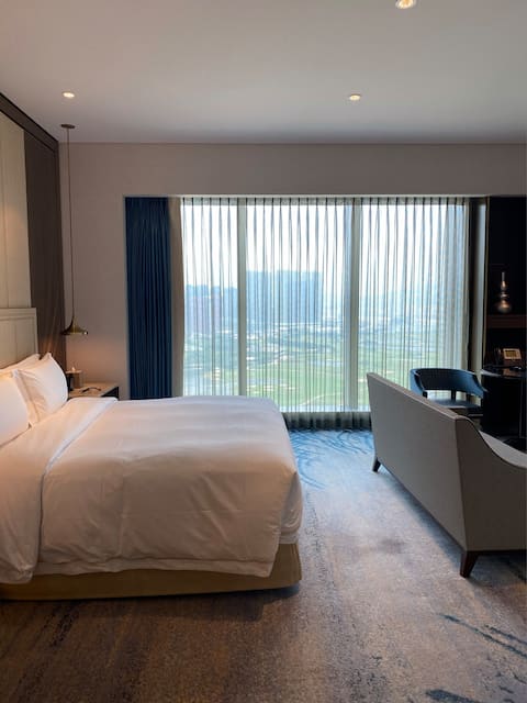 澳门商旅：新濠 巨星汇套房62m² Studio City Resort suit room