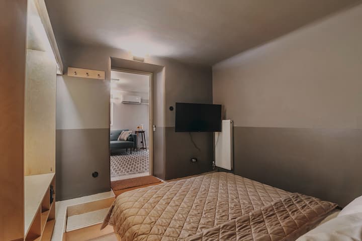 Probably the most challenging to remodel room of the entire building. The 1,60 m bed is a step lower.
Custom woodwork by Ping-Pong design®  
Pure Wool moquette on the floor.