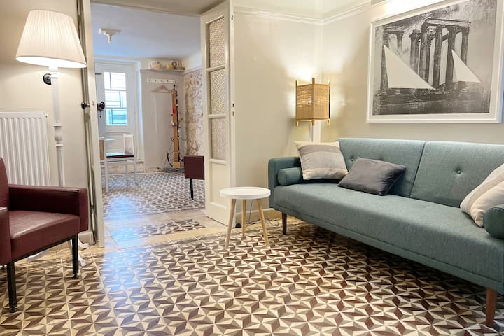 Inner alternative working / lounging space. 
Sofa (opened: 198 x 108 cm bed). The arrangement includes comfortable 10 cm memory foam topping.