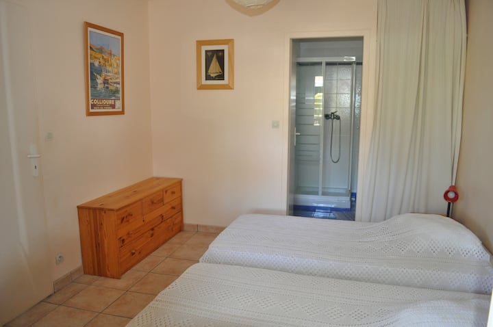 cHAMBRE   DOS CAMAS PLANTA BAJA  Y SALA DE agua