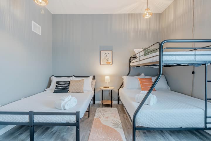 2张双人床和1张双人床