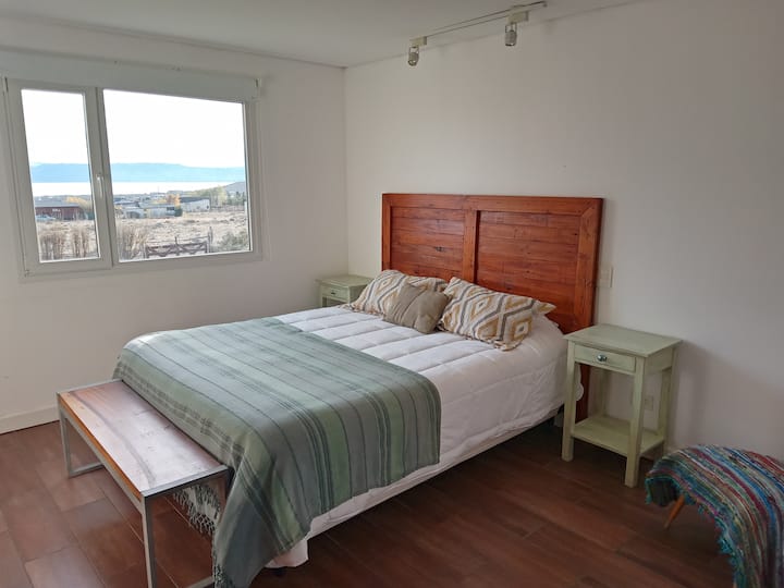 Master bedroom en suite