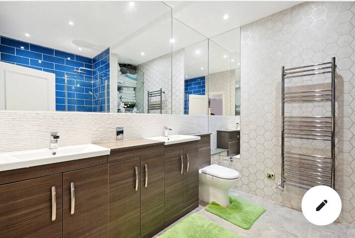 Lateral penthouse Sloane Square gallery image 5