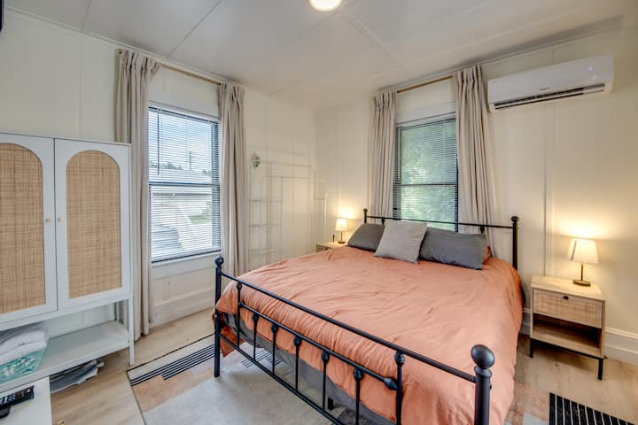 queen bed with plenty of space to put your clothes. the unit also has central air!