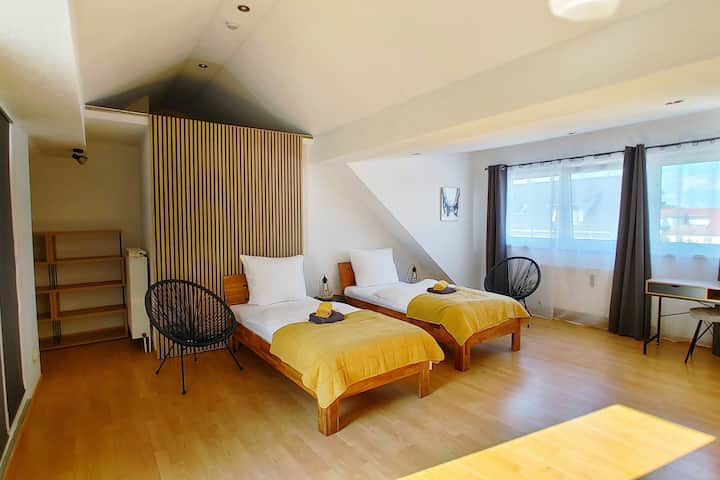 ห้องนอน 2 
พร้อมเตียงเดี่ยว 2 เตียง (90x200) ที่สามารถเปลี่ยนเป็นเตียงคู่ได้