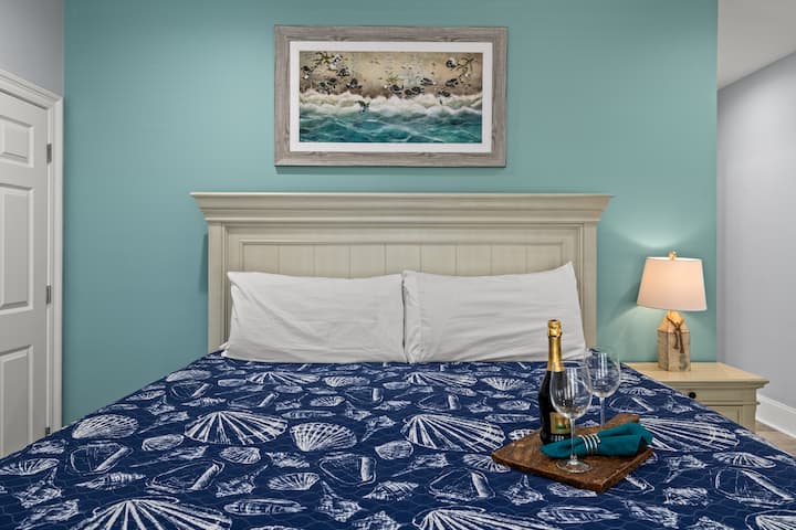 Námorné útočisko s manželskou posteľou King na 2. poschodí: vlastná kúpeľňa a balkón