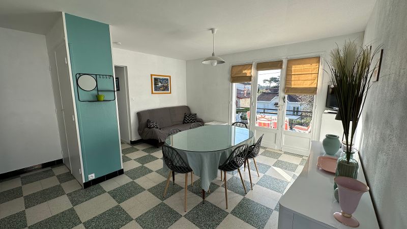 Top Airbnb: Waterfront apartment for 2 to 6 people in Saint Palais Sur Mer