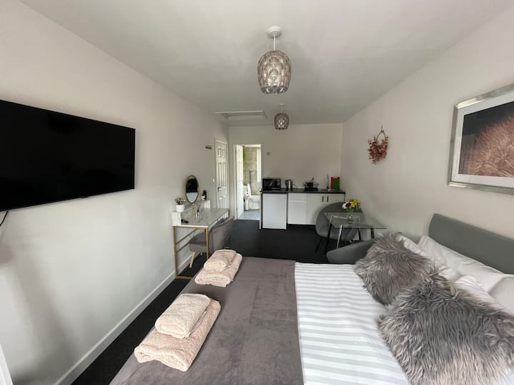 Large Stylish 2 Bedrooms Apartment Stevenage - Stevenage