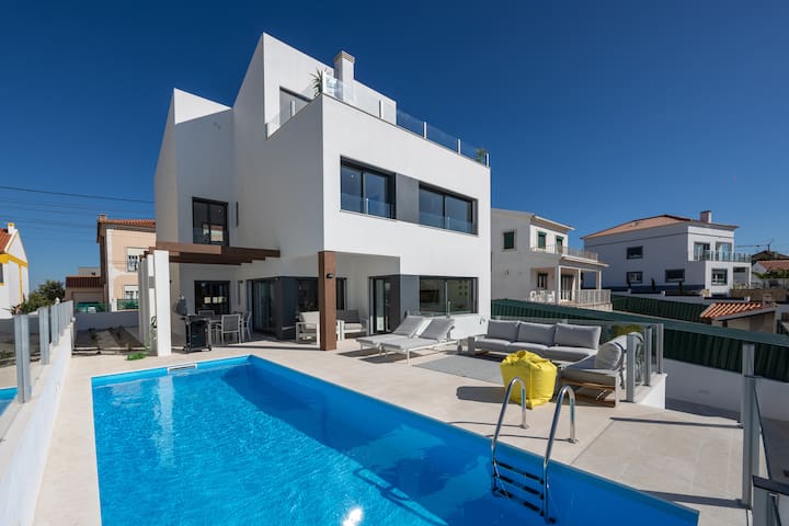 Silver Coast Lux3bd,5ba, pool,beach,golf,surf,wifi