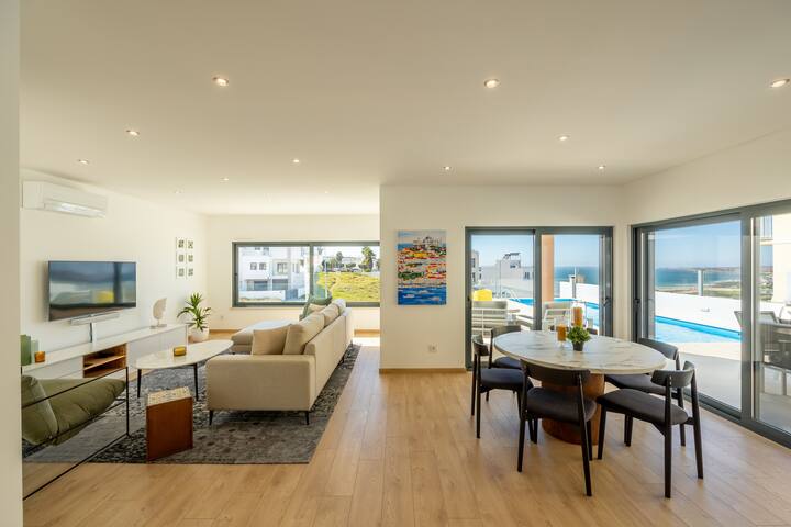 Silver Coast Lux3bd,5ba, pool,beach,golf,surf,wifi gallery image 5