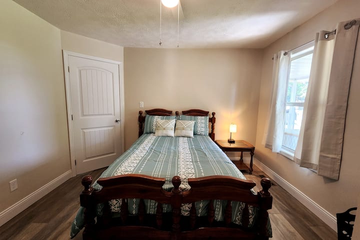 Dormitorio principal con tamaño completo.