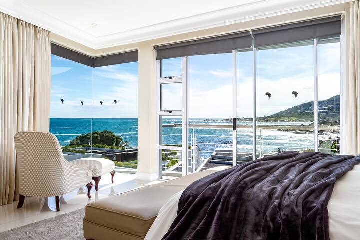 Stylish Villa, 100m From The Camps Bay Beach