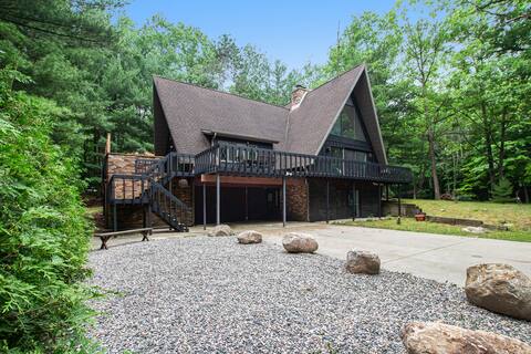 Modern Aframe w/ Hot tub, Lake Access+Boat Rental
