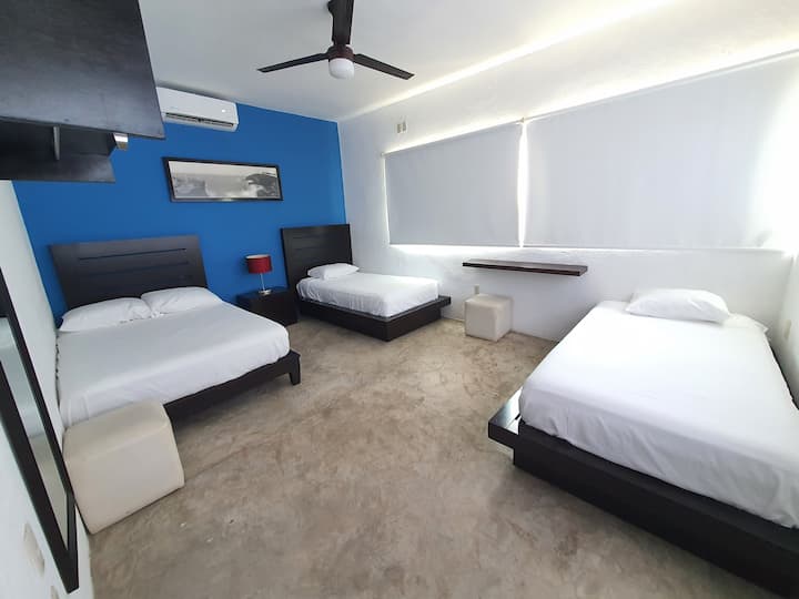 CAPRICHO - Bedroom 1 : There are 3 beds ( 1 double and 2 single ) area of towels  ( 1 per person ) and blankets ( 1 per bed ), fan, air conditioning, mirror, decorative panel, blinds, chest of  drawers-buro and buro lamp.