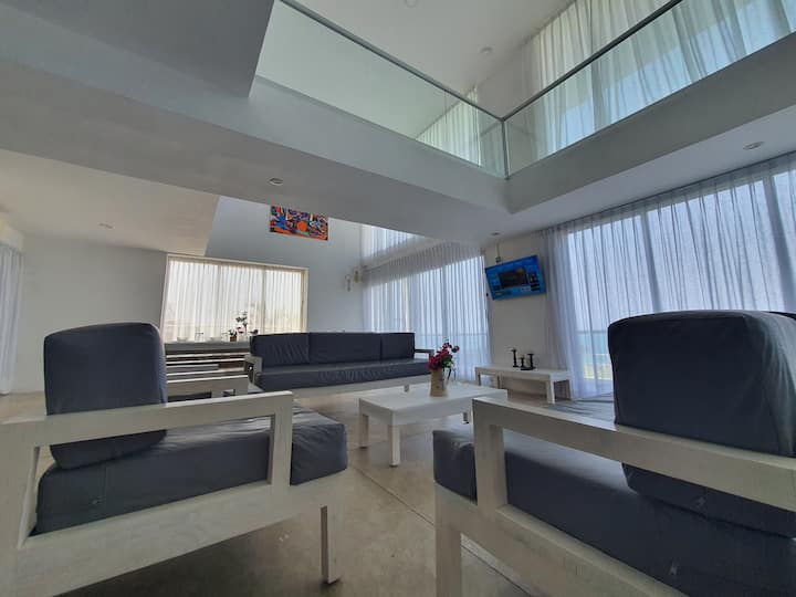 CAPRICHO - Room for 8 to 10 people ( 2 long sofas and 2 single sofas)
