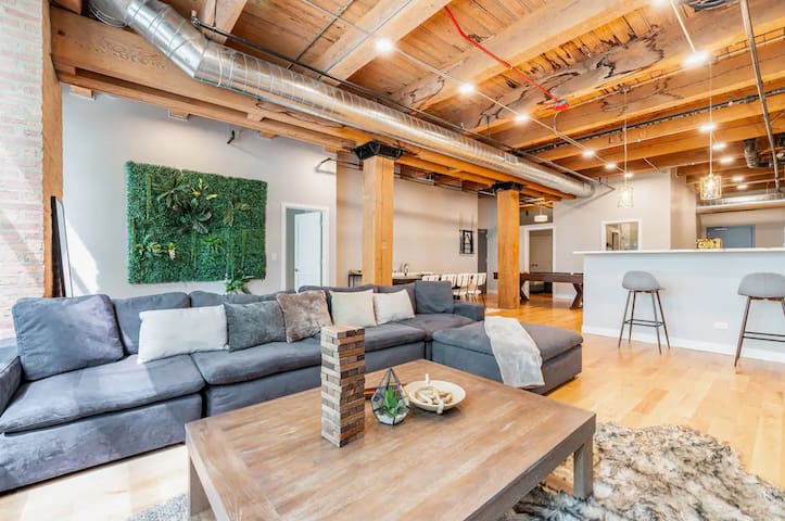 Steps to Nightlife • Pool Table + Deep Tub