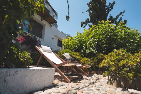 Labyrinth - Wild life of Crete -with private pool