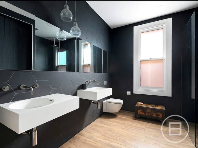 Stylish Victorian house in Balaclava/St Kilda Area gallery image 3