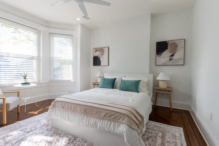 Спалня 1: изглед към вратата.