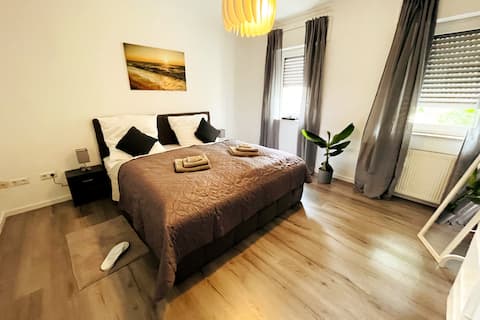 Top Airbnb: modern*Nespresso*Netflix*parking space+workspace in Hochheide