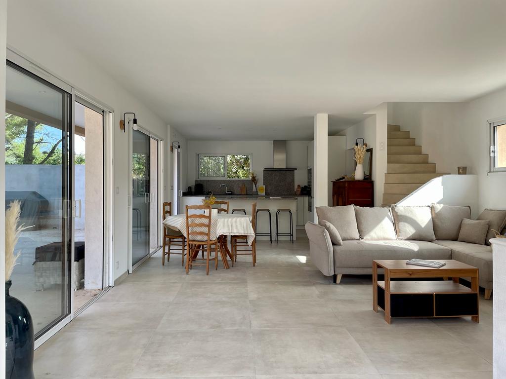 Erfolgreiche Airbnb-Immobilie: House with pool near beach in Pianottoli Caldarello