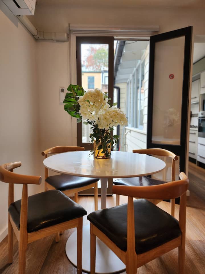 7 mins walk to Darling Harbour, ICC, Terrace House