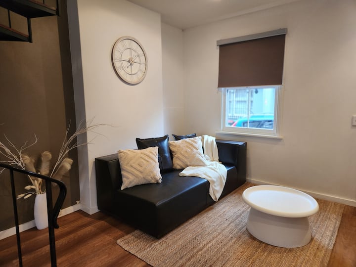 7 mins walk to Darling Harbour, ICC, Terrace House