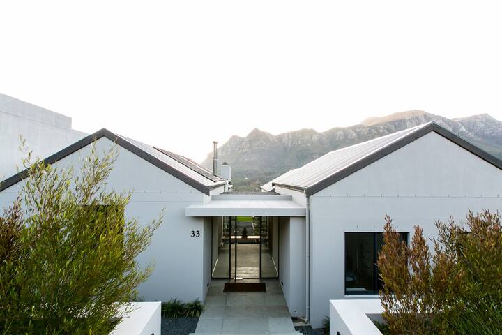 Table Mountain Modern Home gallery image 2