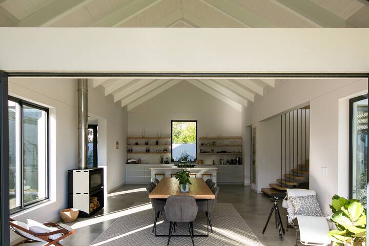 Table Mountain Modern Home gallery image 5