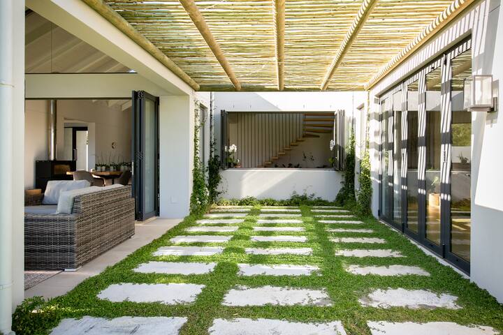 Table Mountain Modern Home gallery image 4