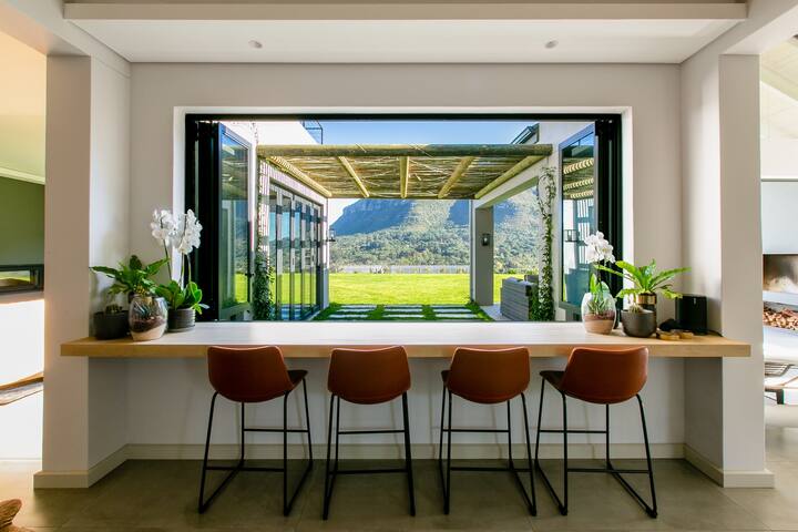 Table Mountain Modern Home gallery image 3