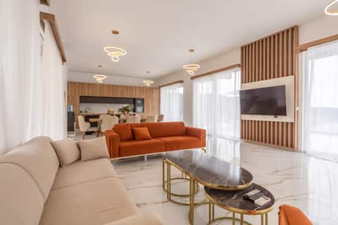 Popular Airbnb listing: Beachfront secluded large Vila in Dubrava