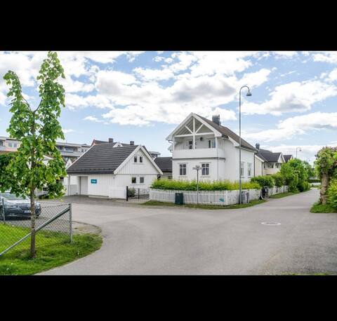 Large family friendly villa in the center