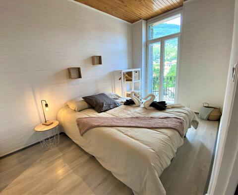 Comfortable and bright 2p in the heart of Sospel