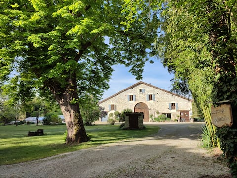 Safran Gîte - Sleeps 7, Pool, Park