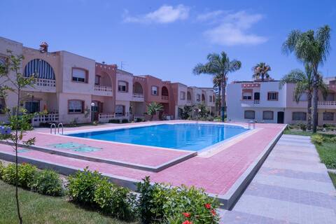 Duplex moderne avec piscines à 10 min de la plage