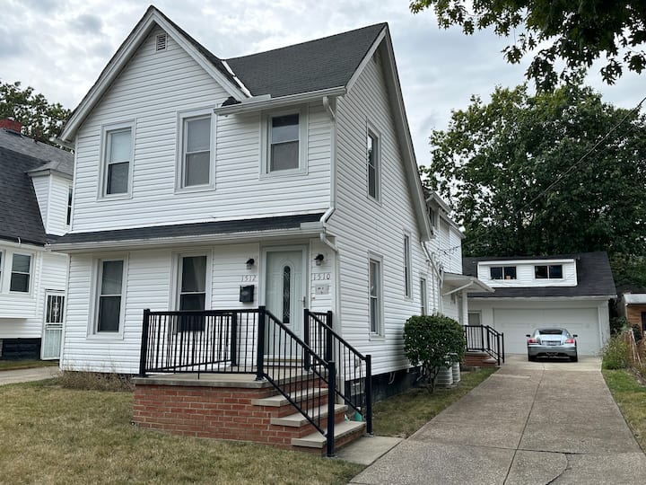 Lakewood Hideaway Houses for Rent in Lakewood, Ohio, United States Airbnb